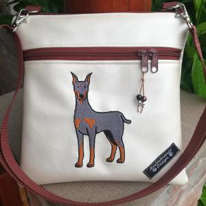 Dobermann kutyás hímzett textilbőr táska övtáska 25x25