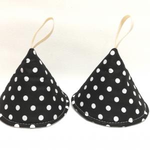 Edényfogó lábasfogó kúpocskák párban fekete-fehér pöttyös