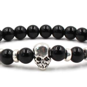 Fekete ónix ásványkarkötő tibeti ezüsttel és koponya dísszel