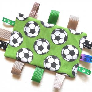 Focilabdás nyunyikendő címkerongyi 18X12cm