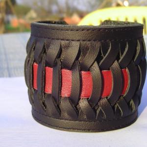 Fűzött férfi bőrkarkötő bordó-fekete