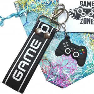 GAME műbőr kulcstartó karikával karabinerrel ajándéktasakban Férfiaknak is!