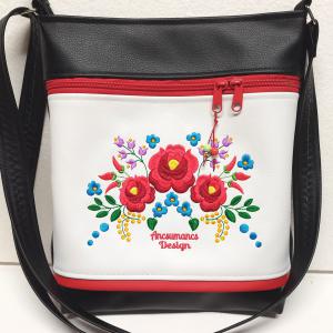 Hímzett 26x30-as crossbody oldaltáska fekete-fehér HungarianFolkart08