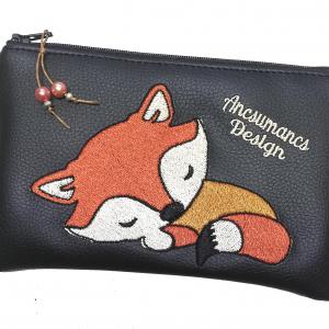 Hímzett kisróka Piperetartó neszeszer pénztárca