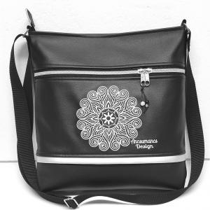 Hímzett mandalás 30x30-as pakolós válltáska oldaltáska Fekete-fehér (mandala002)