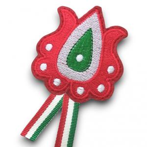 Hímzett népi tulipán alakú textilbőr kokárda kitűző