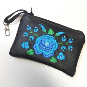 Hungarian Folkart textilbőr kulcscsomótartó fekete alapon türkíz hímzett kcst101