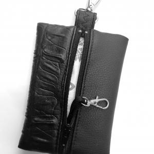 Karabineres felakasztható felemás textilbőr kulcscsomótartó, aprótartó, kártyatartó fekete-gyűrt fekete férfiaknak
