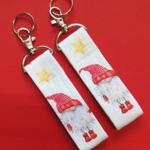 Karácsonyi manó minimal kulcstartó karabinerrel és karikával