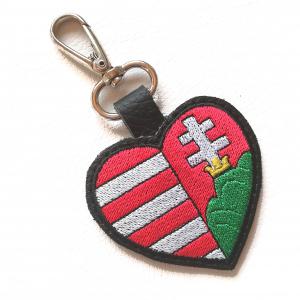 Kossuth címer szív alakban hímzett bőrkulcstartó kulcsdísz táskadísz
