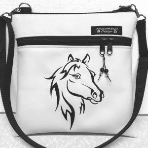 Lovas hímzett textilbőr táska övtáska 25x25 fehér alapon fekete hímzés