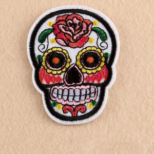 Mexikói koponya vasalható varrható hímzett felvarró folt 7x5,2cm fehér