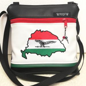 Nagy Magyarország hímzett textilbőr táska övtáska 25x25