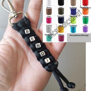 Neves paracord  slusszkulcsdísz kulcstartó karabinerrel ezüst betükkel