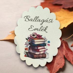 Nyomtatott fa tábla virágzó könyvekkel, Ballagási emlék felirattal.