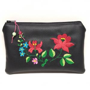 Piperetartó neszeszer Hímzett népi virágok fekete alapon