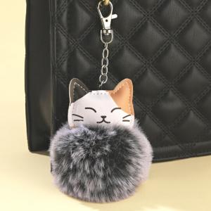 Pom-pom cica kulcstartó táskadísz karabinerrel