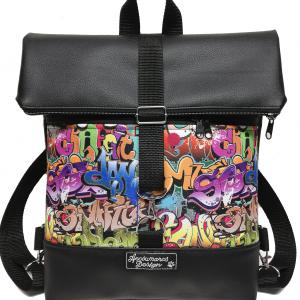 Roll Up Maxi dupla pántos hátizsák sok zsebbel - Fekete alapon színes graffiti mintás