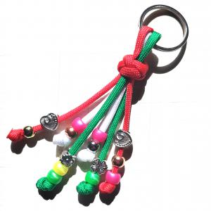 Sokgyöngyös paracord kulcstartó táskadísz - Piros fehér zöld