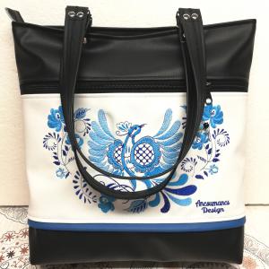 Szegecselt fülű nagyméretű City válltáska Jégmadár fekete fehéren