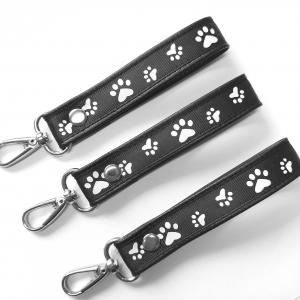 Tappancsok textilbőr kulcstartó táskadísz karabinerrel fekete