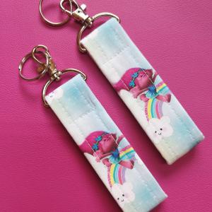 Trollok Poppy minimal kulcstartó karabinerrel és karikával