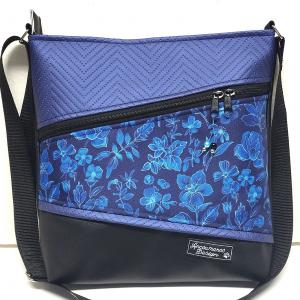 ZigZag 4 zsebes pakolós válltáska oldaltáska Éjjeli virágok kék bőrrel