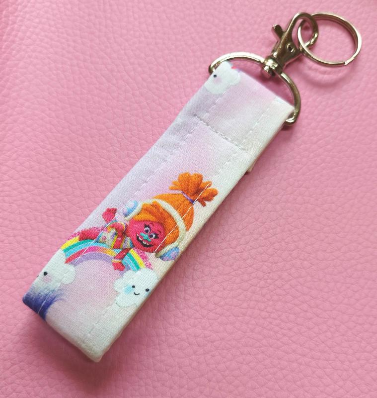 Trollok Dj Suki minimal kulcstartó karabinerrel és karikával