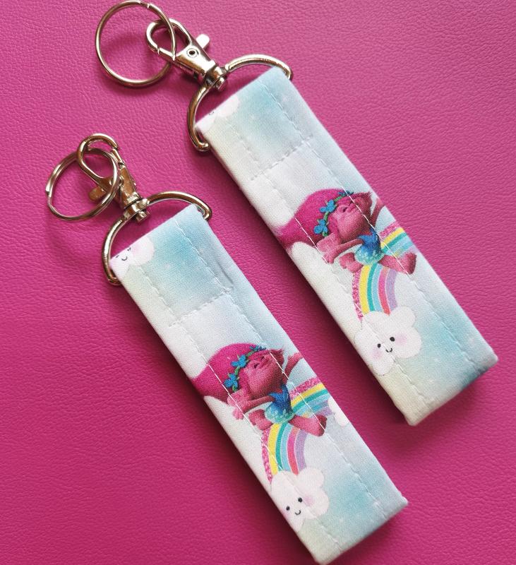 Trollok Poppy minimal kulcstartó karabinerrel és karikával