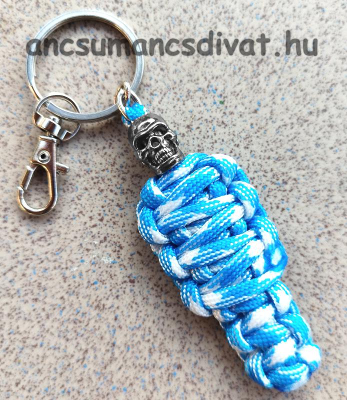 Vagány acél koponyás Múmia paracord kulcstartó karabinerrel kék fehér