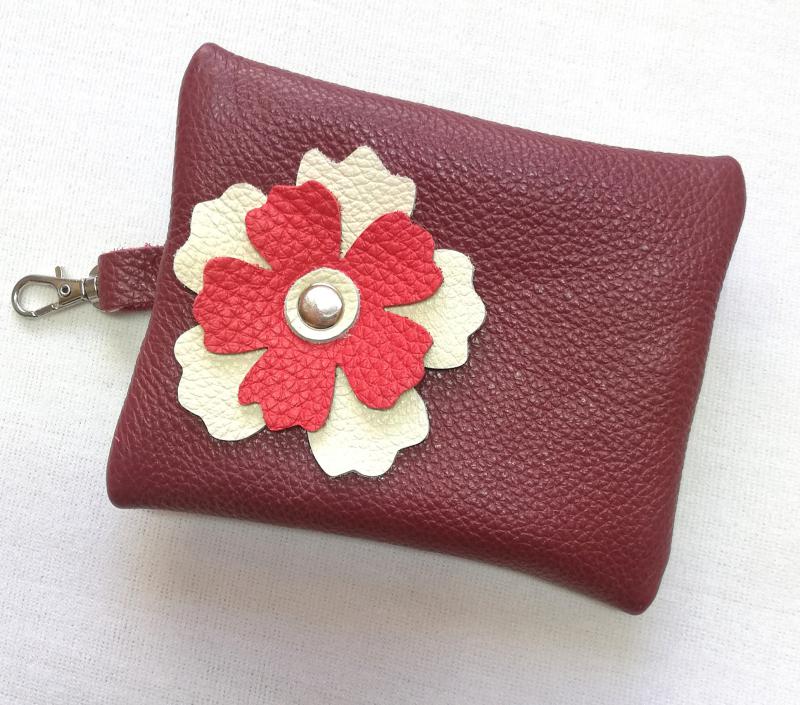 Valódi bőr kulcscsomótartó aprótartó pasztellbordó virággal