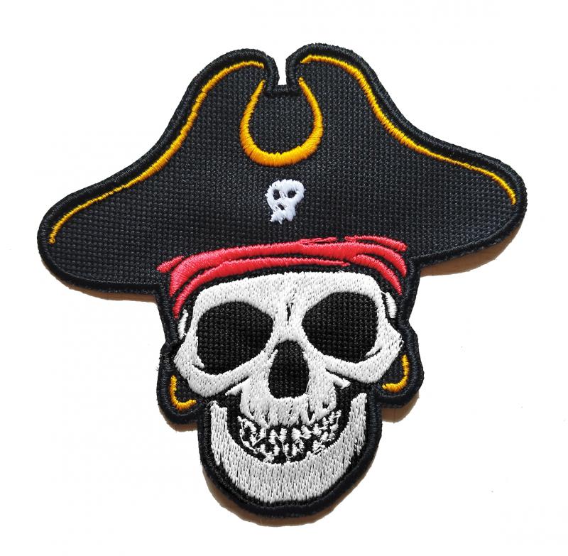 Vasalható varrható hímzett felvarró folt Kalóz koponya 10cm