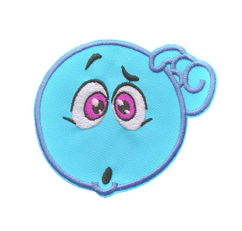 Vasalható varrható hímzett felvarró folt Világoskék Gondolkodó Emoji 10x8cm