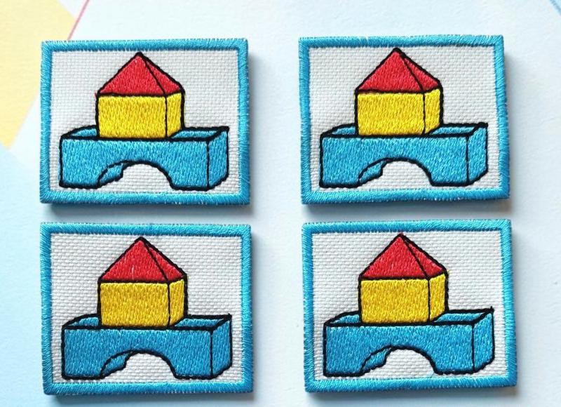 Vasalható varrható hímzett felvarró ovisjel óvodai jel négyzet alakú Építőkocka építőkockák 5x4cm
