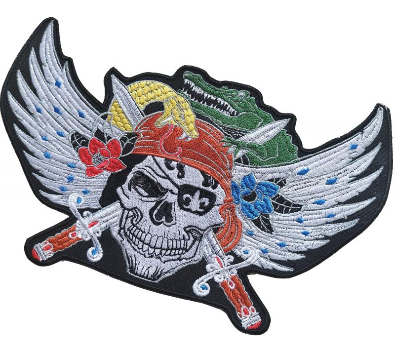 Vasalható varrható hímzett nagy felvarró folt Szárnyas kalóz koponya hátfelvarró 26x16cm