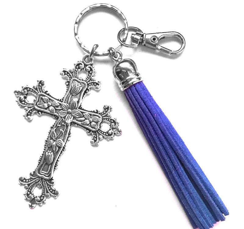 Védelmező kereszt kulcstartó táskadísz nagy kék bojttal és karabinerrel