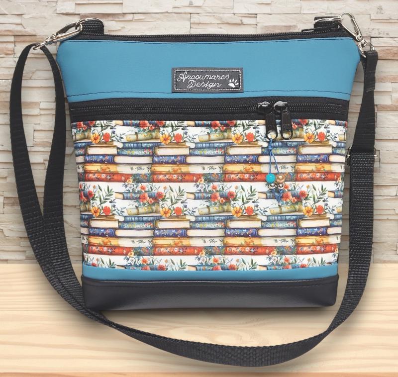Virágzó könyvek Bella crossbody oldaltáska  28x24 fekete kék