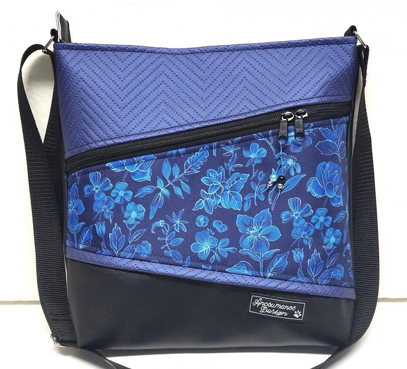 ZigZag 4 zsebes pakolós válltáska oldaltáska Éjjeli virágok kék bőrrel